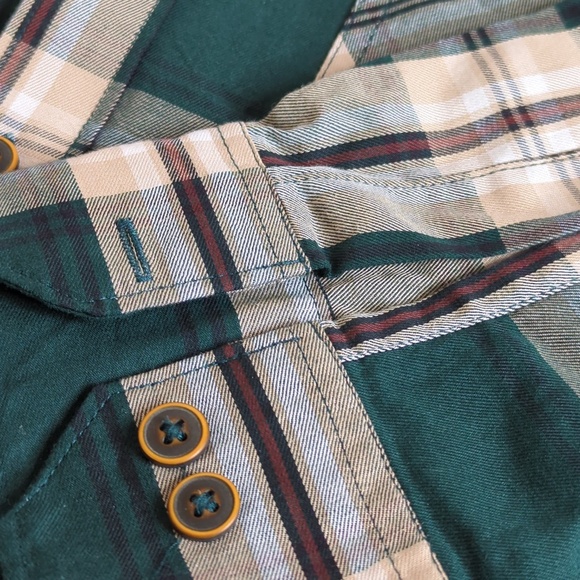 Abercrombie & Fitch Men’s Green Plaid Long Sleeve Button Down Shirt - Picture 13 of 14